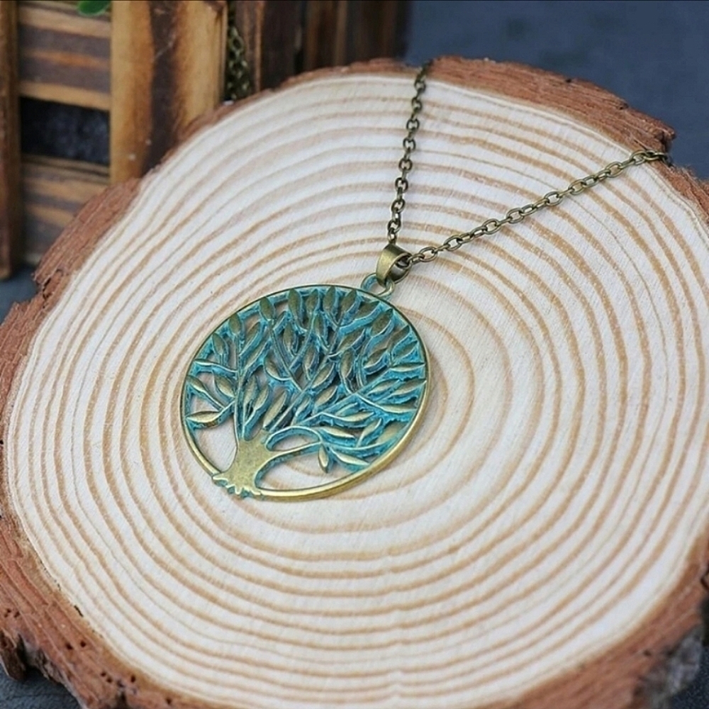 Tree pendant necklace